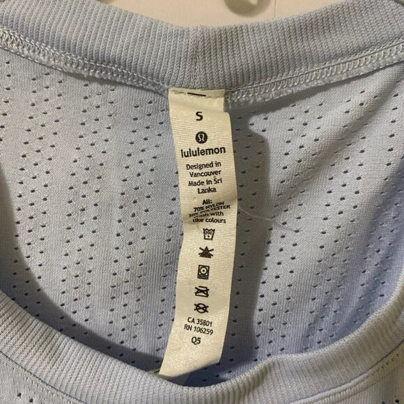 Lululemon Size S Blue Sleeveless Perforated Laser Cut Muscle Tank Workout Top - Picture 2 of 3